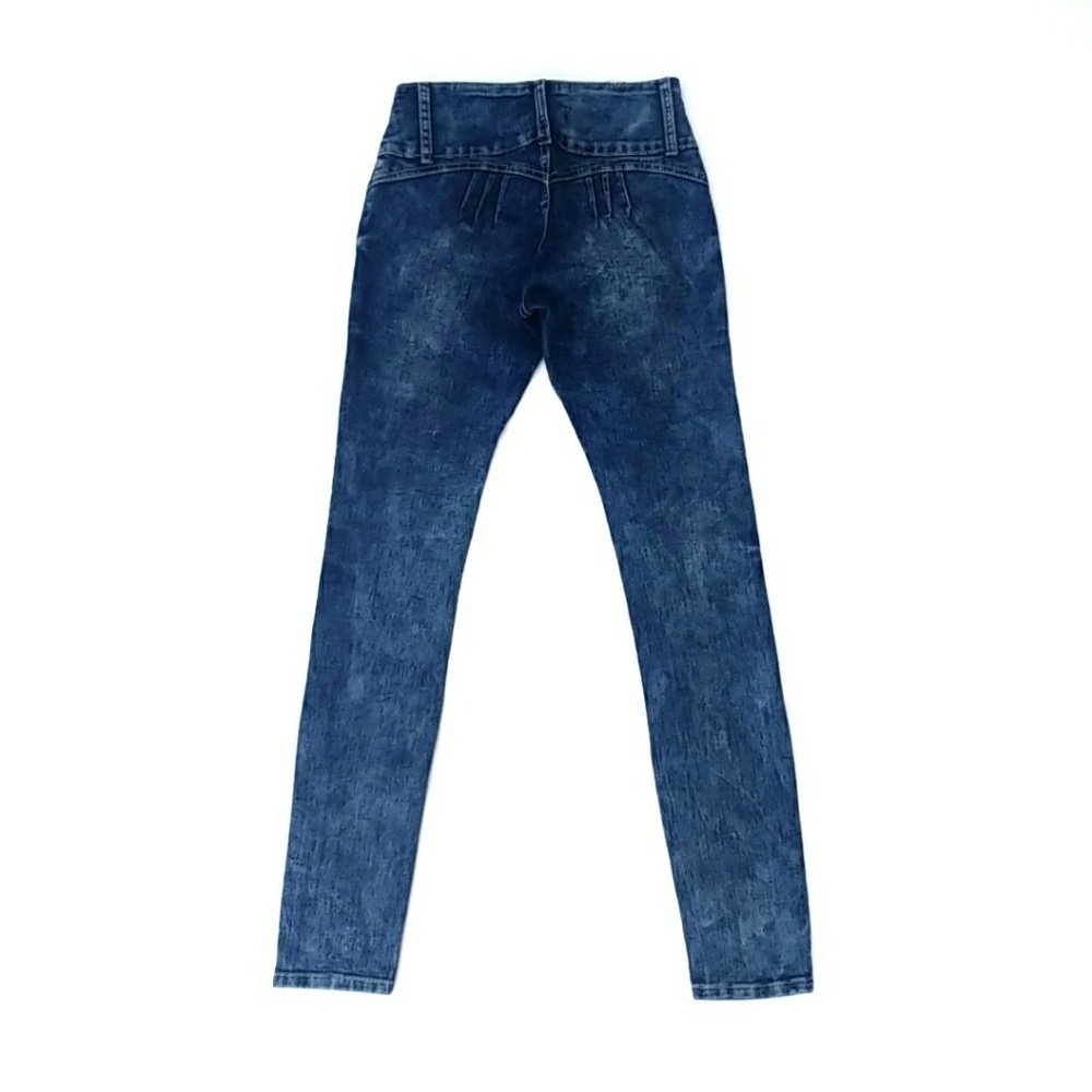 Jeans with a pop of sparkle - Picture 5 of 8
